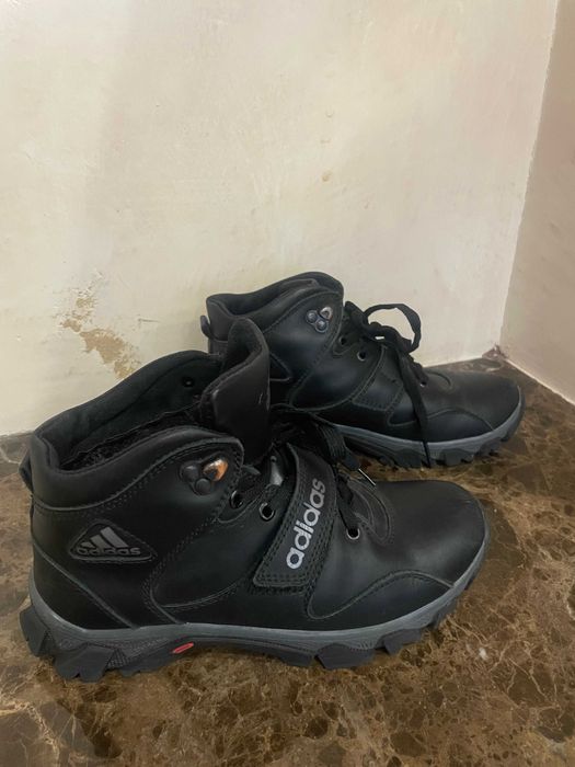 Продам кросівки зимові дитячі б/в з утепленням і без