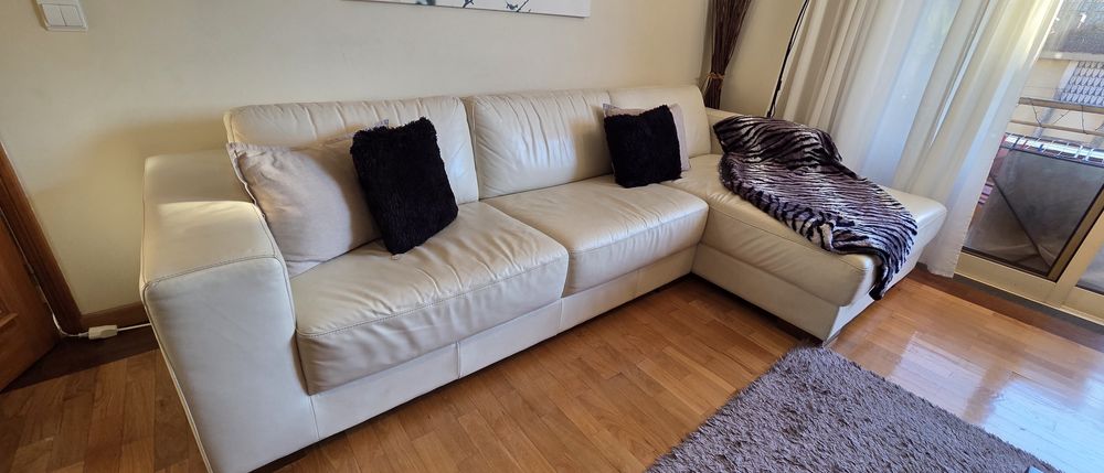 Sofá Chaise long em Pele Genoina