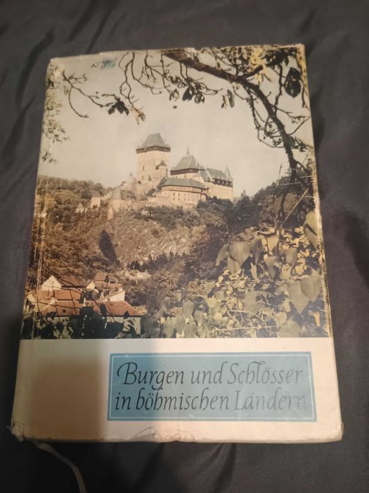 Burgen und Schlösser in böhmischen Ländern» (в русскоязычном варианте — «Замки и дворцы в чешских землях» «Замки и дворцы в Чехии и Моравии»