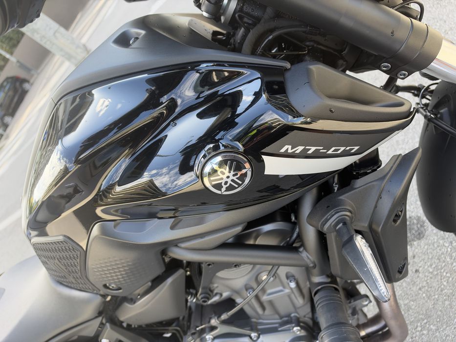 Yamaha MT - 07 pure black full power