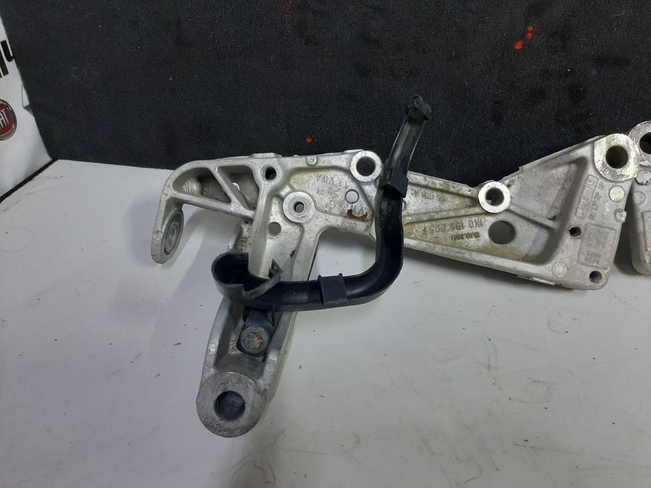 Кронштейн передней балки кронштейн рычага 1K0199296E, 1K0199295E