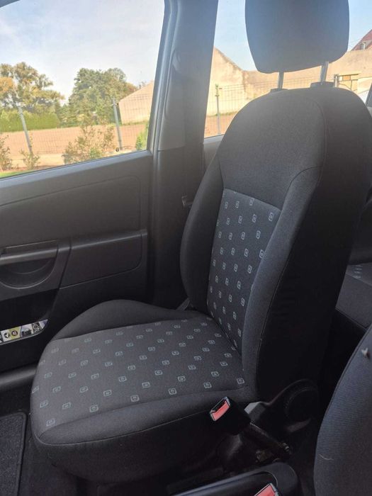 Fotele kanapa półka tapicerka Ford Fiesta mk6 5 drzwi