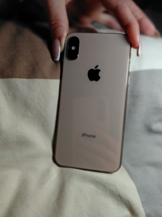 Продам iPhone XS gold