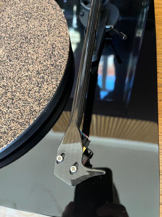 Gira-discos Project Debut Carbon + Phono Box