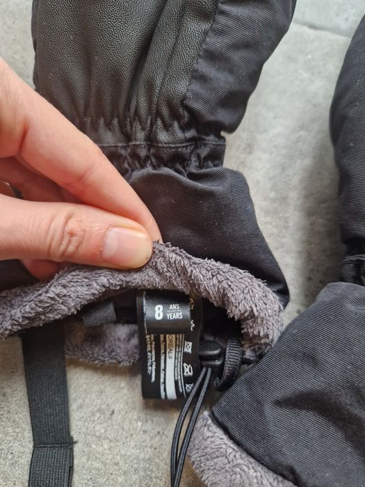 Czarne rękawiczki narciarskie