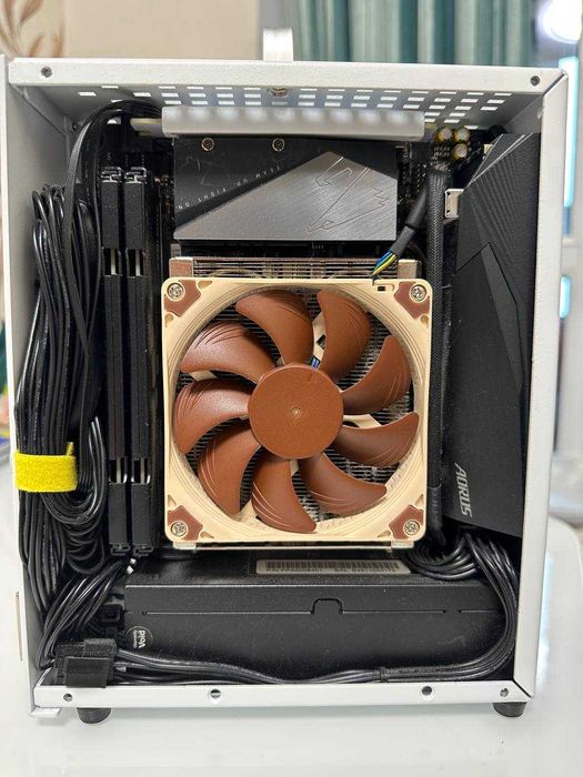 Компактний ігровий ПК 4.3L / RTX 5060 / Ryzen 5 / 32GB / Gigabyte B550