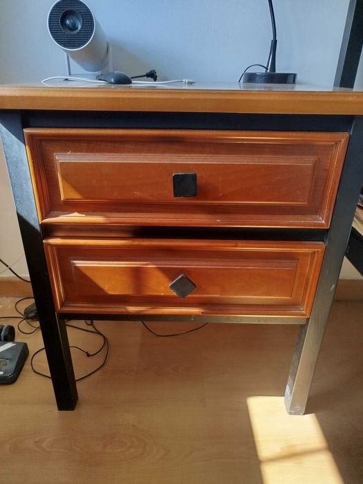 Conjunto quarto - cama IKEA Lillesand com 2 mesas de cabeceira e cómoda