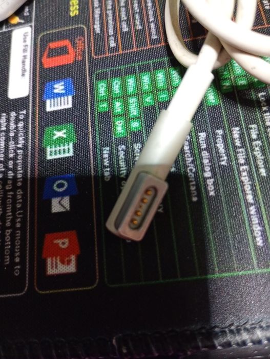 Ładowarka do MacBook pro