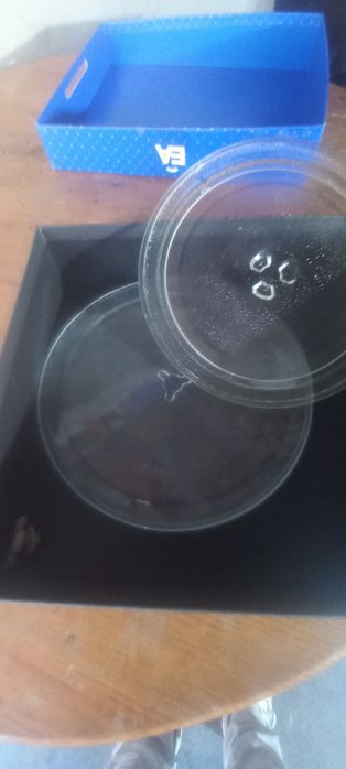 Dois pratos de microondas