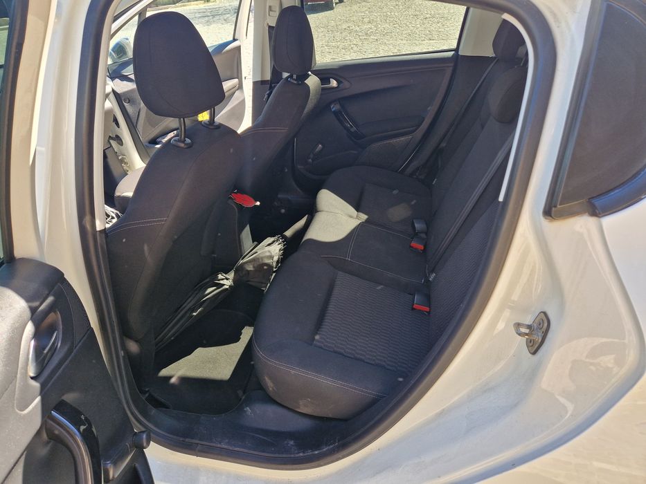 Peugeot 208 — fotografia 4