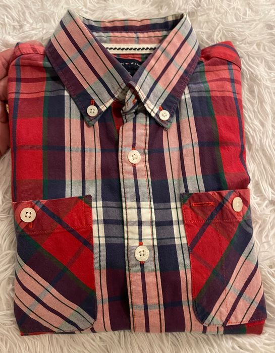 Camisas Tommy Hilfiger e Lion of Porches .