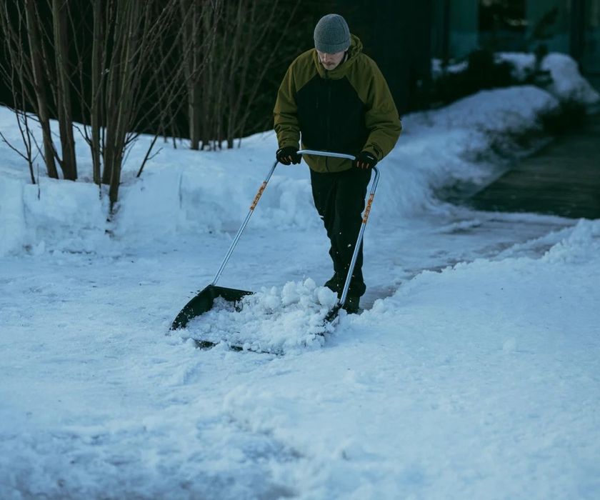 Częstochowa i okolice Odśnieżanie dachu  posesji prywatnych , parking