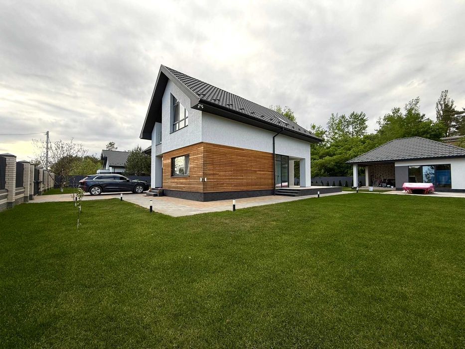 Двоповерховий Будинок З Ремонтом ТА Меблями, 10 КМ Від ЦЕНТРУ МІСТА