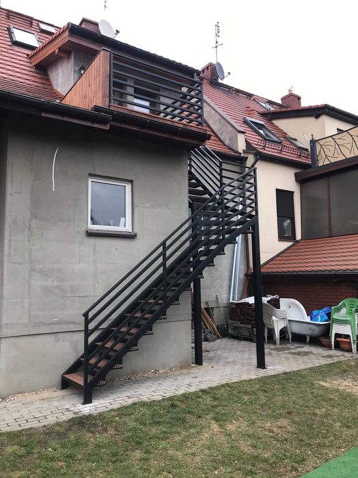 Schody metalowe stalowe zewnetrzne