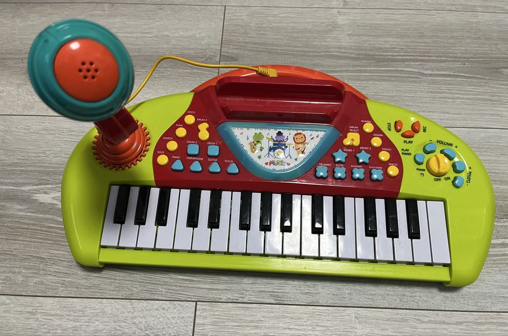 Smiki pianinko (z pudełkiem jak nowe)