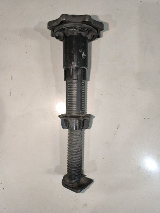 Болт кріплення запаски AUDI A4 А6 8E0803899B VAG