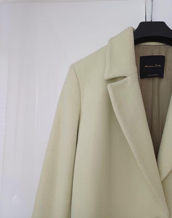 Massimo Dutti wełniany płaszcz pastelowy żółty wełna długi midi guzik