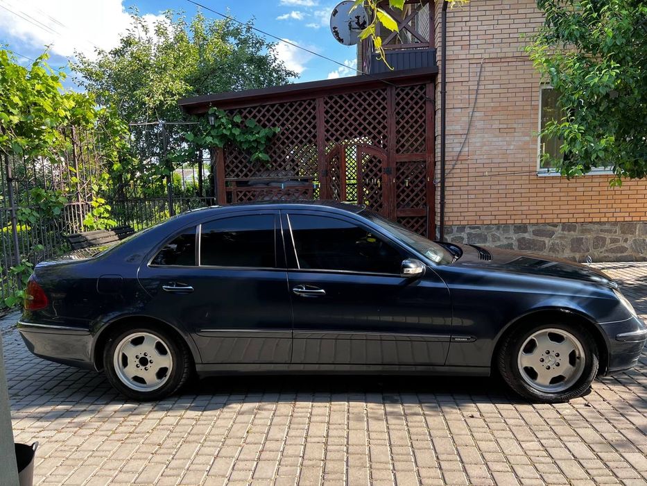 Mercedes W211 E270