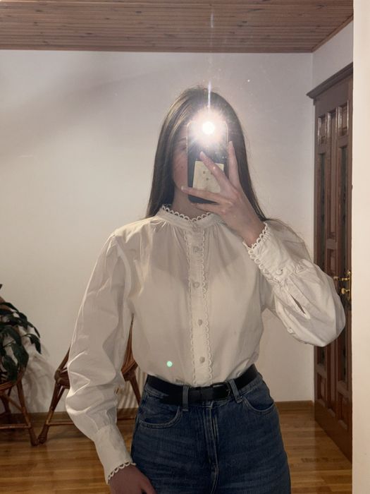 Біла сорочка з довгим рукавом
