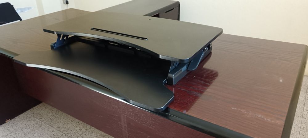 Plataforma de elevação para computador