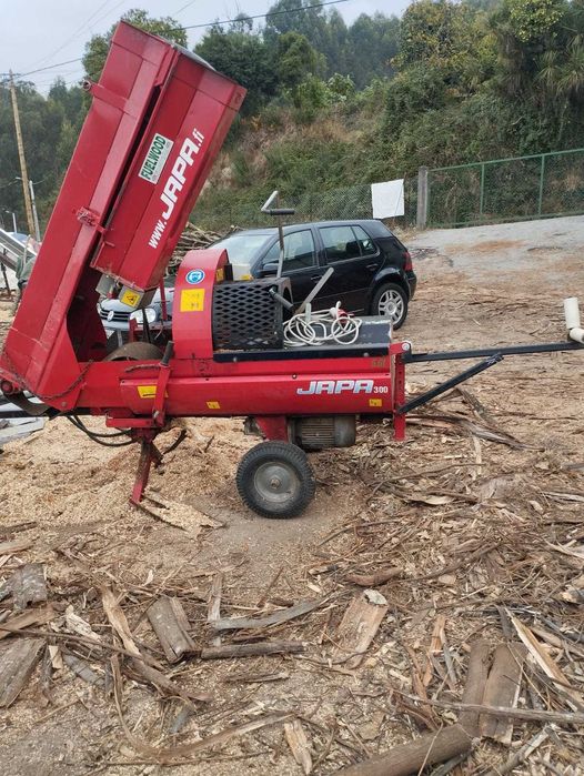 Máquina de Serrar e Rachar Lenha Japa 300