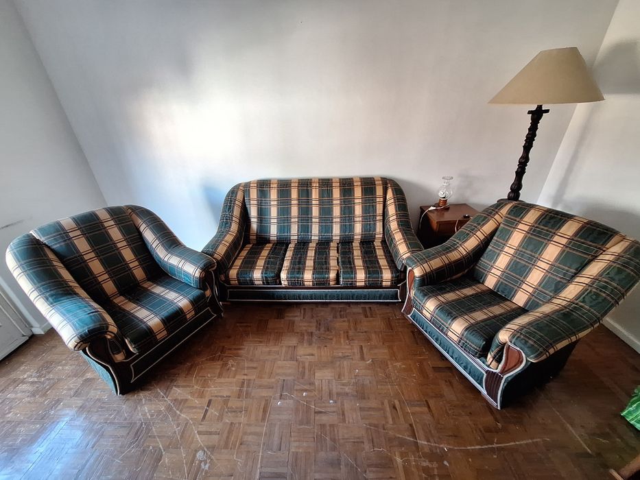 3 Sofás em Ótimo Estado