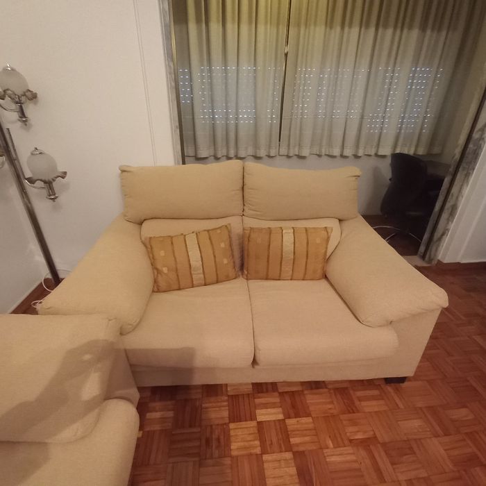 2 Sofás  vendidos em conjunto