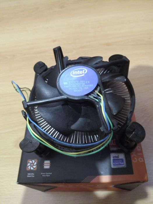 Продам Кулер Intel