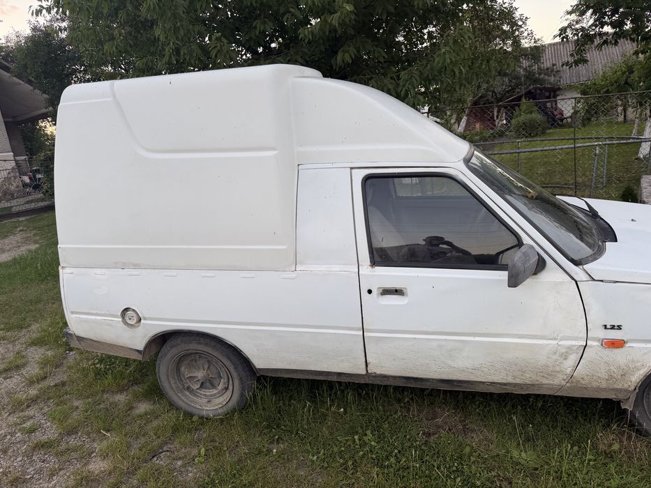 ЗАЗ 1102 в хорошому технічному стані