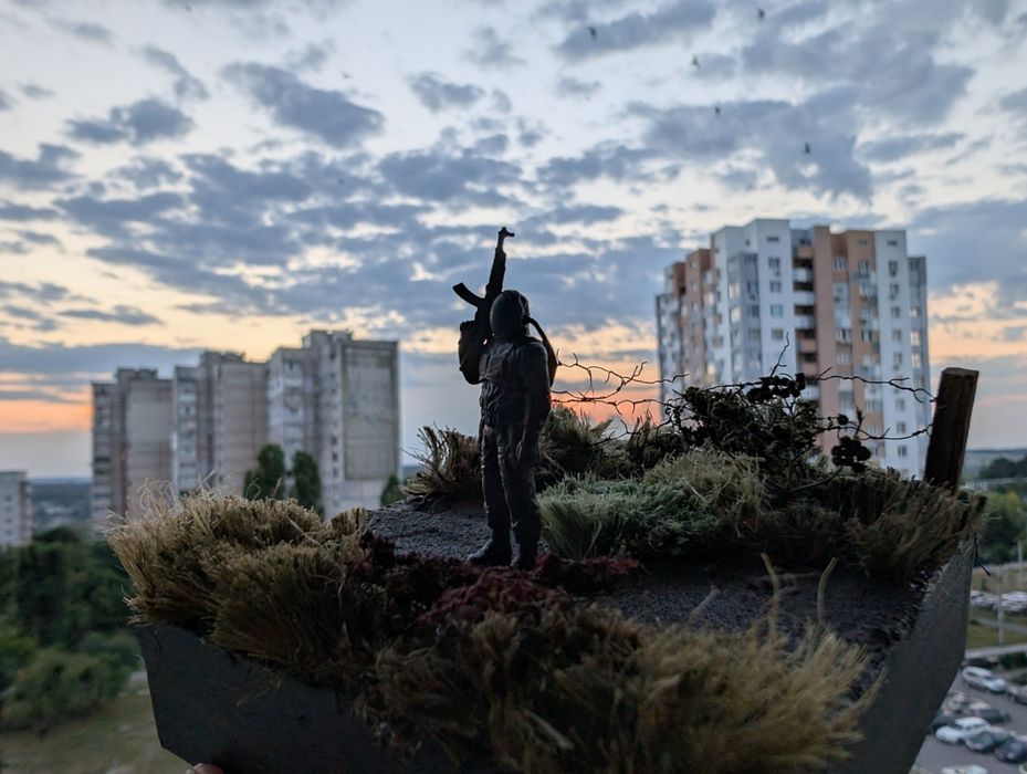 Фигурка сталкер "Долг" с подставкой. Фігурка сталкера «Борг» із підставкою
Переведи на украинский