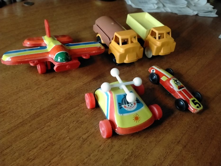 Игрушки СССР, машинки и самолетик