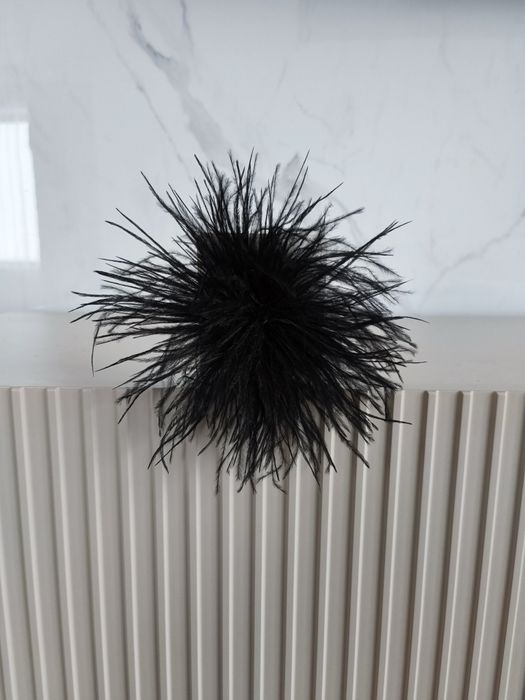 Broszka czarna pióra nowa czarne