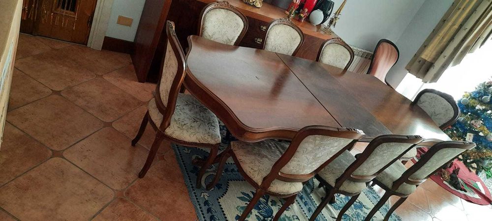 Mesa sala de jantar e 8 cadeiras