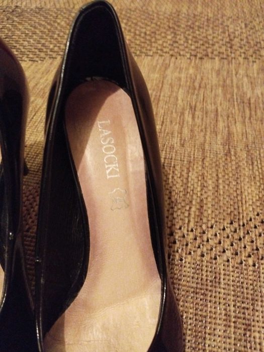 Czarne lakierowane szpilki r41