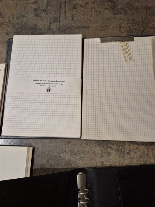 Zabytkowe zeszyty i notatnik PRL.