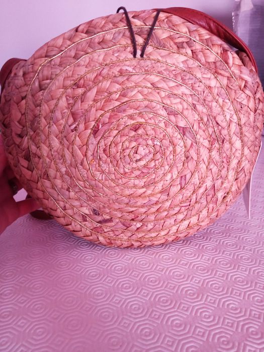 Mala a tiracolo em ráfia