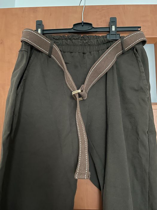 Brązowe materialowe spodnie prosta nogawka na gumce z paskiem