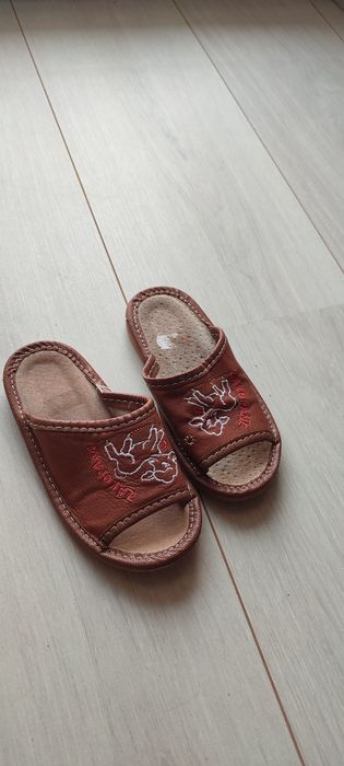 Kapcie dla dzieci 27 brązowe