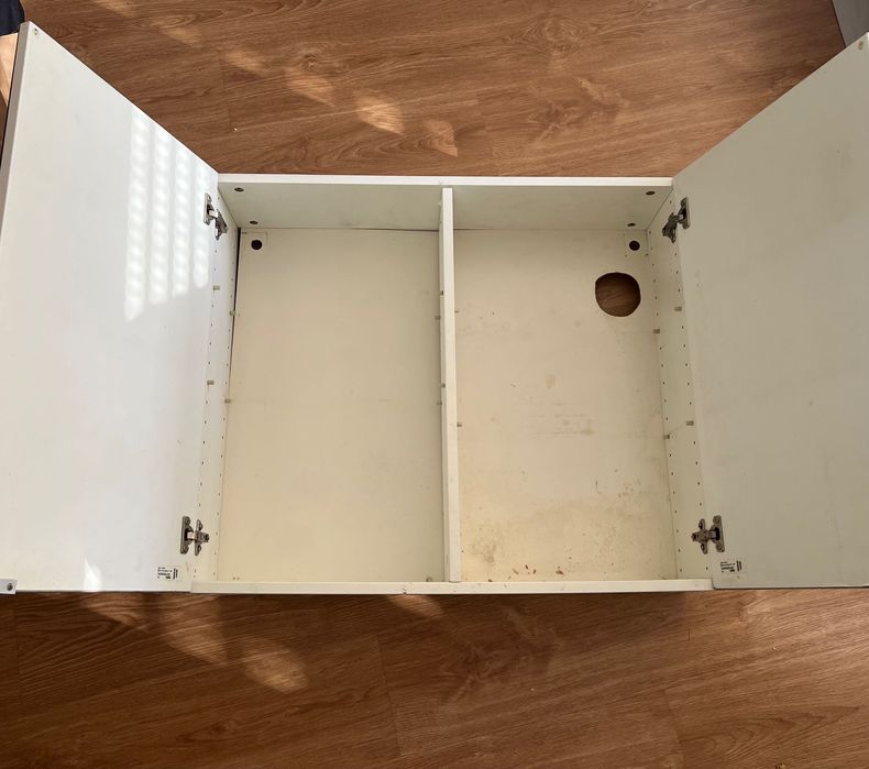 Armário de casa de banho com portas de espelho