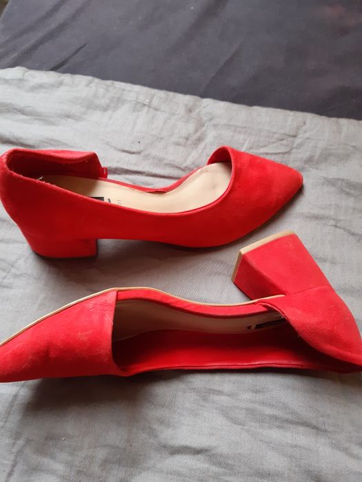 Czerwone stradivarius czułenka  ala zamsz