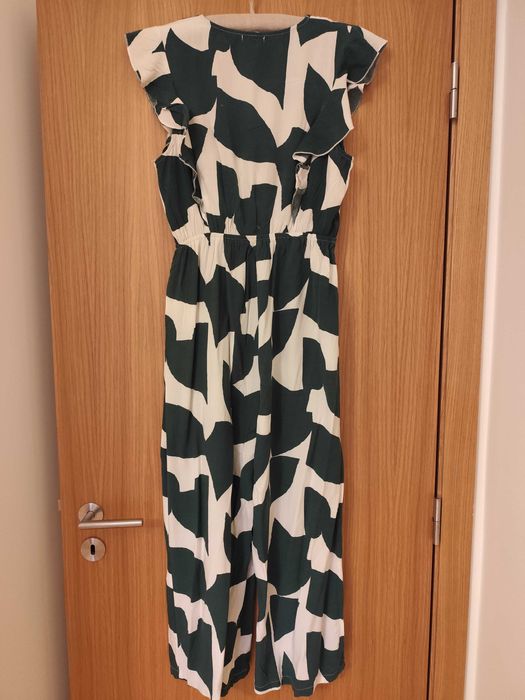 Macacão verde e bege estampado