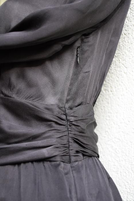 Sukienka HUGO BOSS czarna 36/S, TANIO, elegancka, zwiewna, do kolan