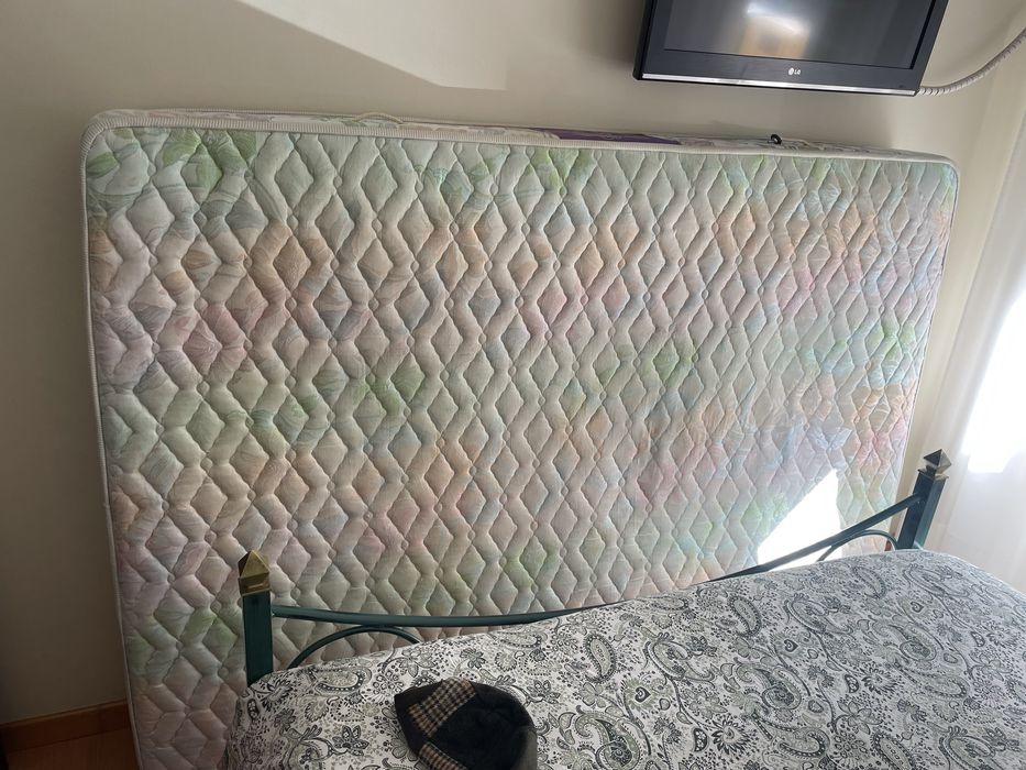 Colchao 140x190 Bom estado