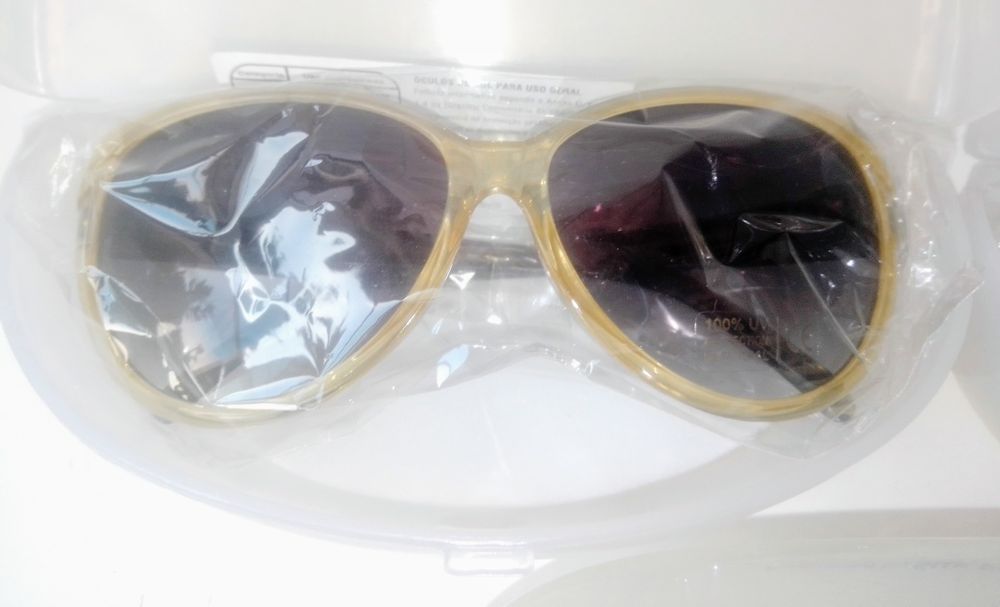 3 Pares de Óculos de Sol 3-6€.