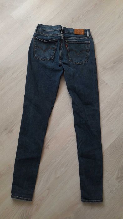 Spodnie jenasowe Levis 710 roz 28