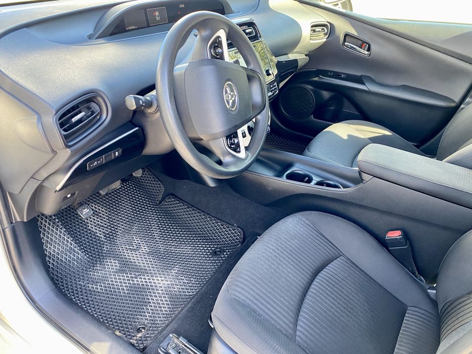 Аренда авто Toyota Prius, Авто в оренду. Аренда Приус.