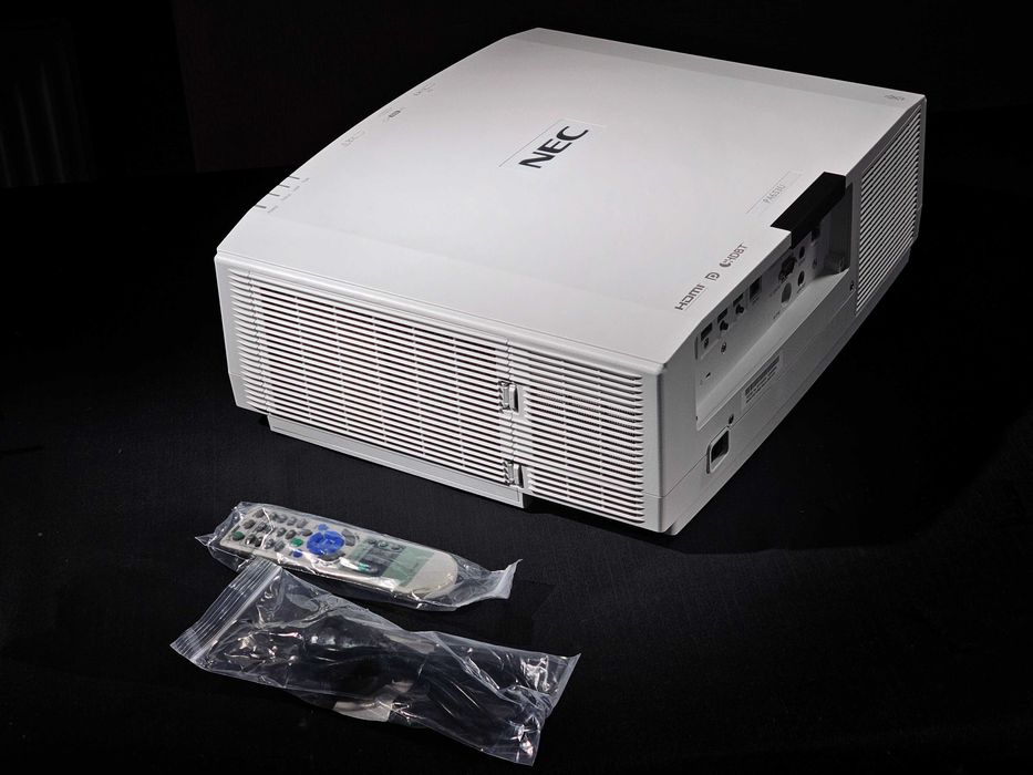 Проектор NEC PA653U (6500 ANSI люмен!) 3LCD WUXGA 1920×1200 Full HD 4K