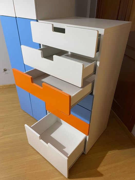 Roupeiro e camiseiro quarto de criança