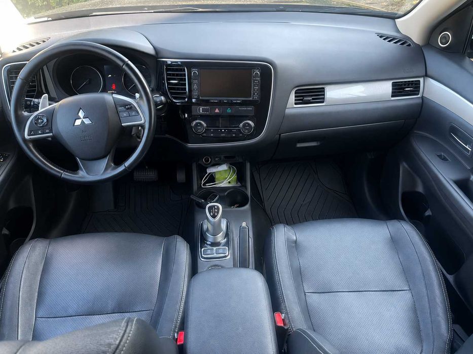 Mitsubishi Outlander — fotografia 8