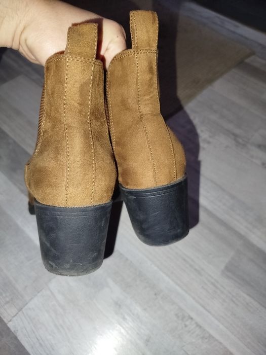 Продам ботигки весна осінь